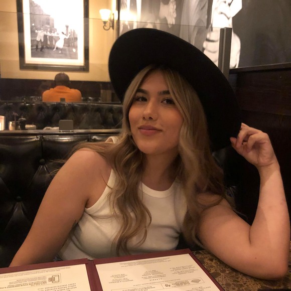 Meet your Posher, Ashley - Picture 1 of 1